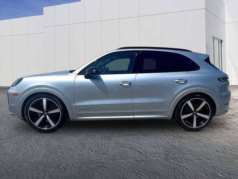 Certified 2026 Porsche Cayenne GTS AWD/4WD image 2
