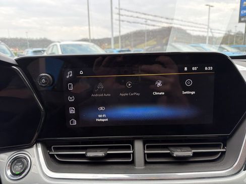 Used 2025 Chevrolet Trax LT FWD image 21
