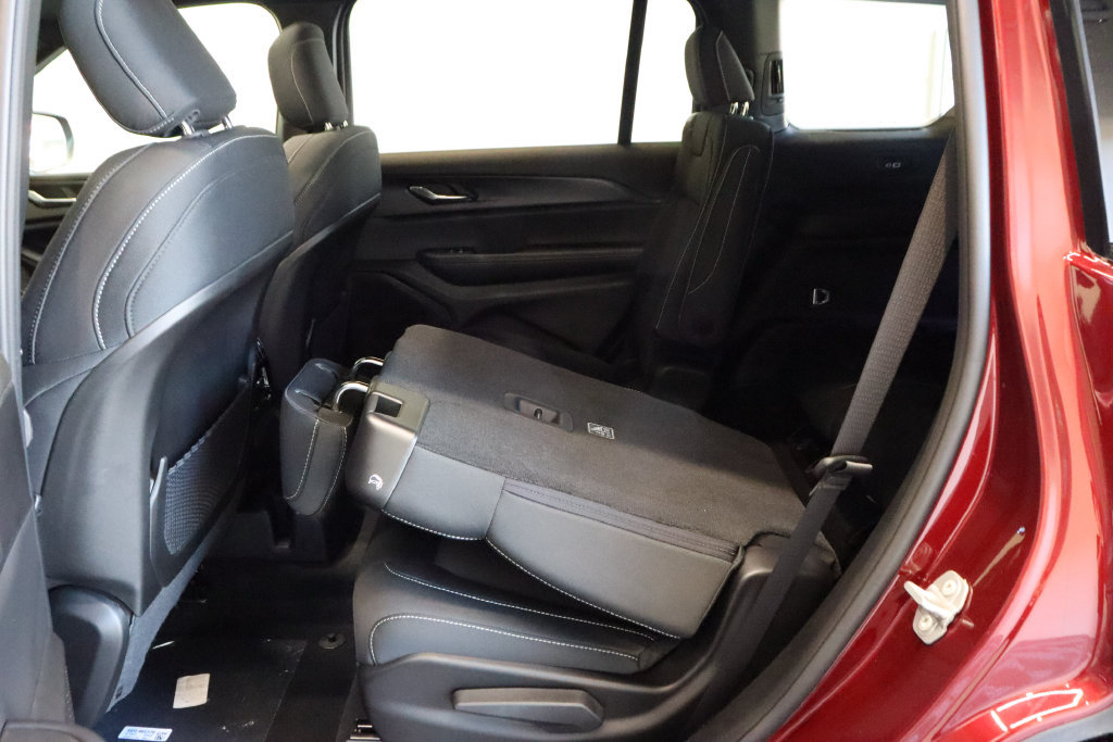 Used 2025 Jeep Grand Cherokee L Laredo w/ Luxury Tech Group I RWD image 37