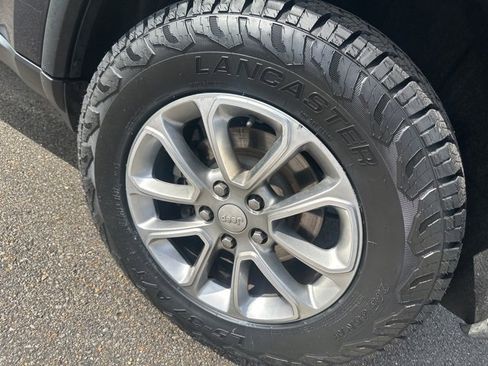 Used 2016 Jeep Grand Cherokee Limited w/ Luxury Group II image 24