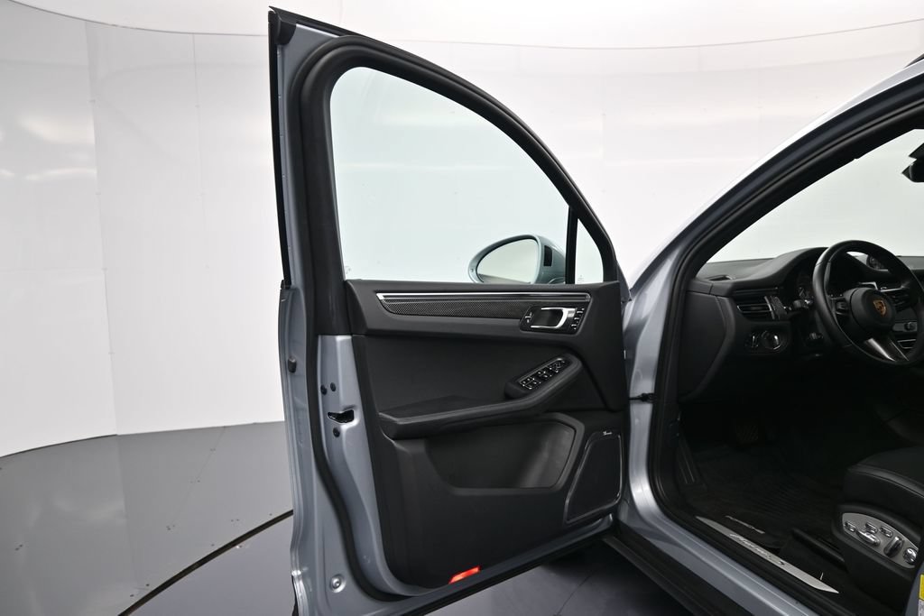 Certified 2023 Porsche Macan S AWD/4WD image 16