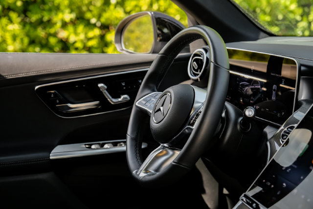 Used 2025 Mercedes-Benz GLC 300 4MATIC image 16