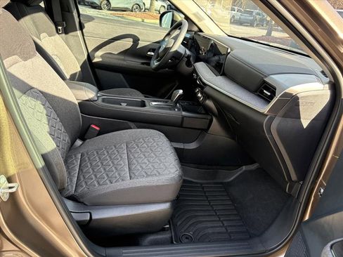 Certified 2025 Nissan Kicks SV image 19