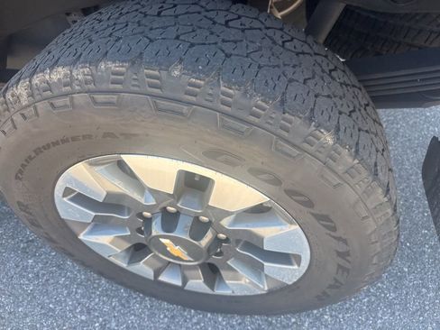 Used 2022 Chevrolet Silverado 2500 Custom w/ Custom Value Package image 10