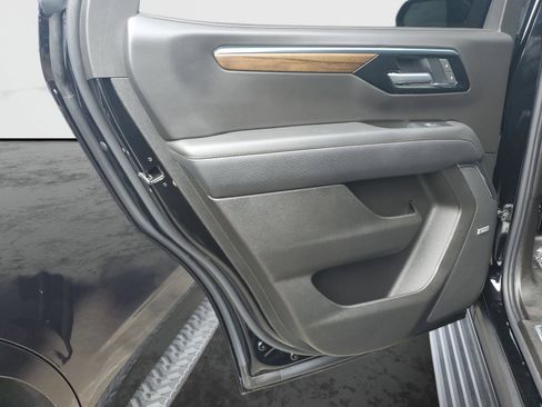 Used 2025 Chevrolet Tahoe High Country AWD/4WD image 16
