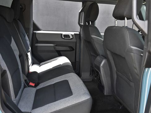 Used 2023 Ford Bronco Big Bend w/ Sasquatch Package AWD/4WD image 29