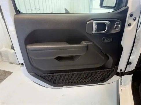 Used 2024 Jeep Wrangler Unlimited Rubicon AWD/4WD image 8