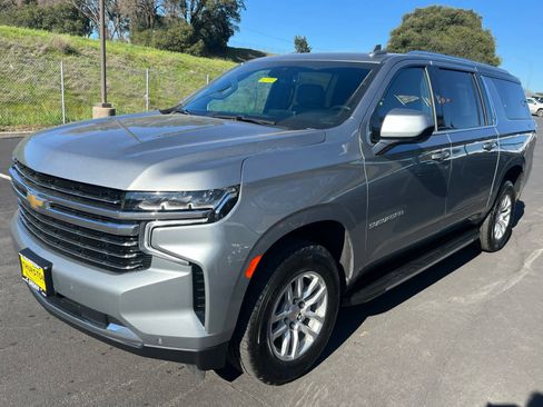 Used 2024 Chevrolet Suburban LT image 5