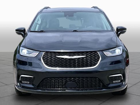Used 2022 Chrysler Pacifica Touring-L FWD image 4