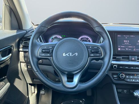 Used 2022 Kia Niro LXS FWD image 11