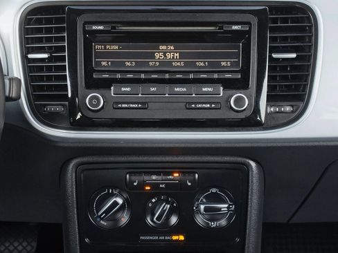 Used 2013 Volkswagen Beetle TDI FWD image 11