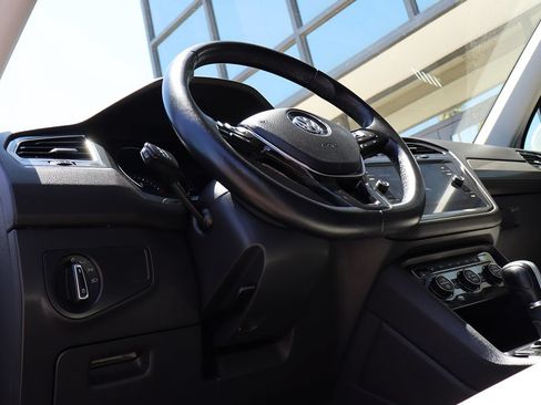 Used 2019 Volkswagen Tiguan SE w/ Panoramic Sunroof Package AWD/4WD image 40