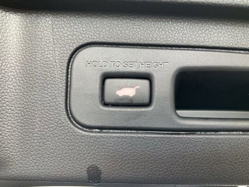 Certified 2025 Honda Pilot Touring image 22