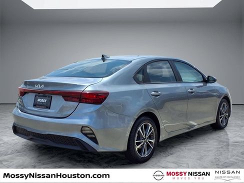 Used 2022 Kia Forte LXS FWD image 7