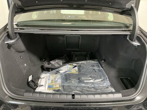 New 2026 BMW 750e xDrive w/ Premium Package image 29