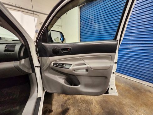 Used 2015 Toyota Tacoma 4x4 Access Cab image 13