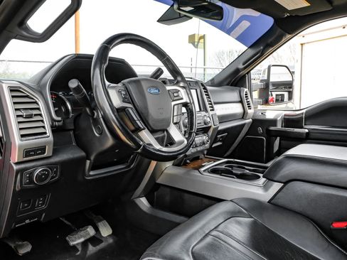 Used 2017 Ford F250 Platinum w/ Platinum Ultimate Package image 3