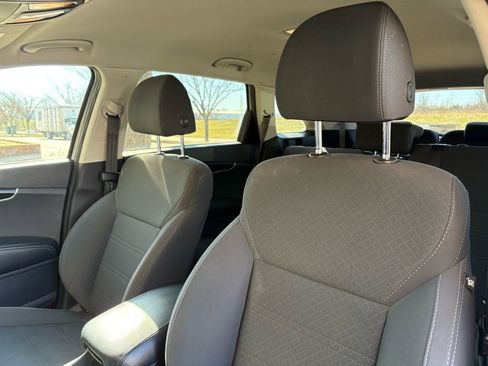Used 2019 Kia Sorento L FWD image 18