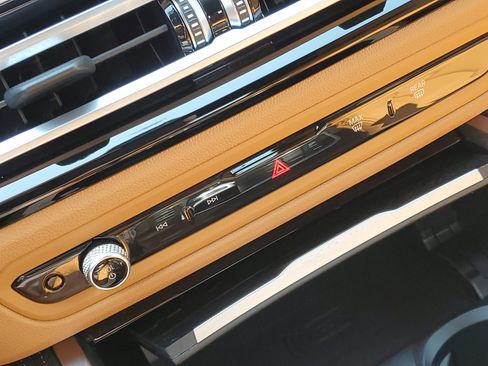 Used 2024 BMW 440i xDrive Convertible w/ Premium Package AWD/4WD image 18