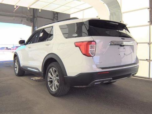 Used 2022 Ford Explorer XLT w/ Equipment Group 202A AWD/4WD image 6