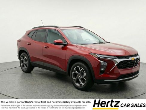 Used 2025 Chevrolet Trax LT image 1