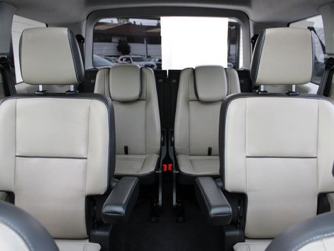 Used 2016 Ford Transit Connect Titanium image 5