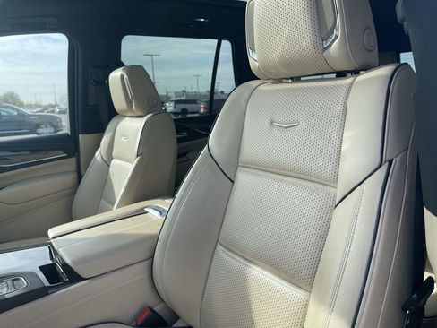Used 2022 Cadillac Escalade Premium Luxury image 8