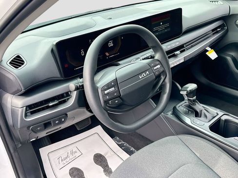 New 2025 Kia K4 LXS image 9