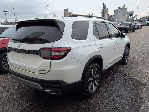 Used 2023 Honda Pilot Touring image 2