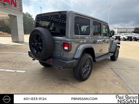 Used 2020 Jeep Wrangler Unlimited Sahara image 14