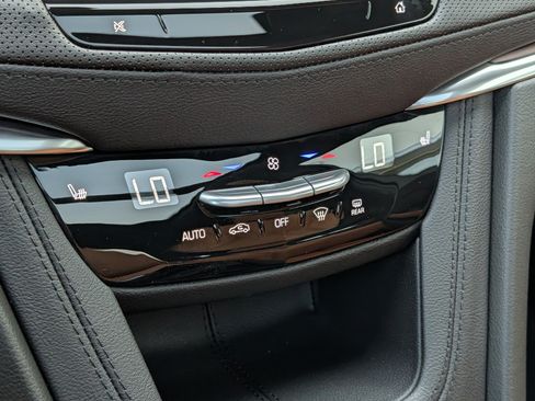 New 2026 Cadillac XT5 Premium Luxury w/ LPO, Floor Liner Package AWD/4WD image 24