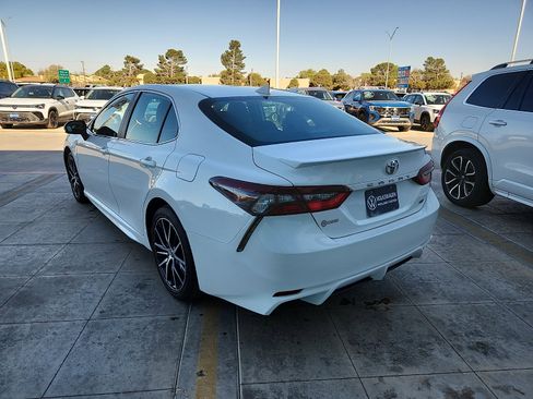 Used 2023 Toyota Camry SE image 5