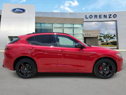 Used 2022 Alfa Romeo Stelvio Veloce AWD/4WD image 4