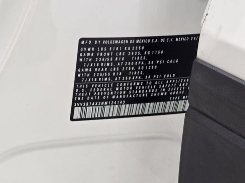 Certified 2022 Volkswagen Tiguan SE FWD image 32