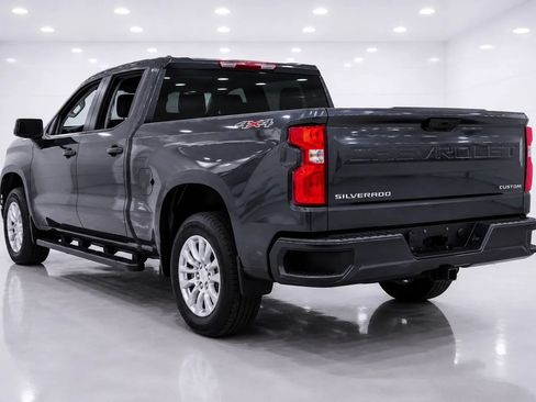 Used 2020 Chevrolet Silverado 1500 Custom w/ Custom Value Package AWD/4WD image 3