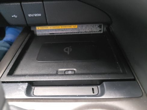 Used 2021 Toyota Camry XLE image 28