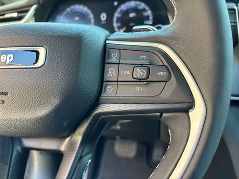 Used 2024 Jeep Grand Cherokee L Altitude AWD/4WD image 16