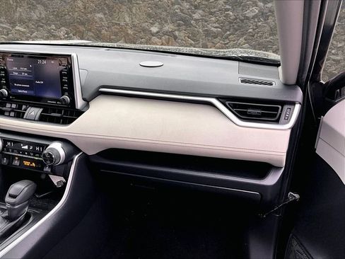 Used 2019 Toyota RAV4 XLE w/ Convenience Package image 15