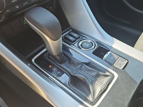 Used 2025 Mitsubishi Eclipse Cross SE image 21