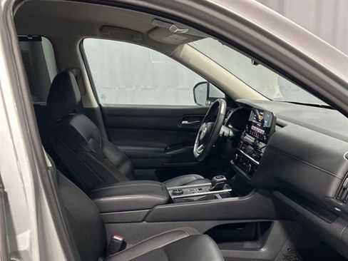Used 2024 Nissan Pathfinder SL w/ Cargo Package image 25