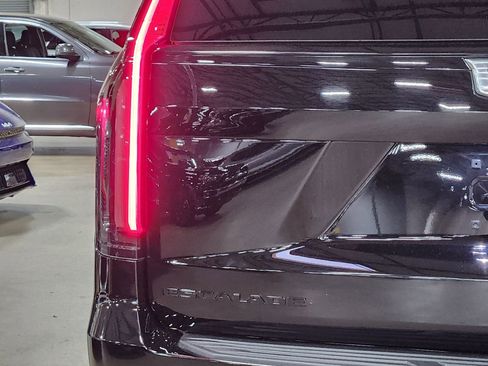 Used 2024 Cadillac Escalade Sport Platinum w/ LPO, ONYX Package image 20