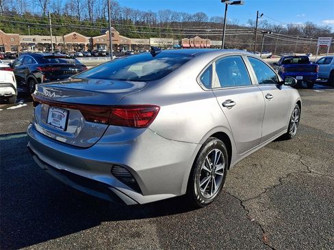 Used 2024 Kia Forte LXS w/ LXS Technology Package image 7