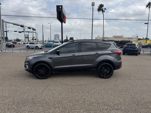 Used 2019 Ford Escape SE FWD image 2