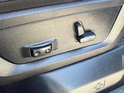 Used 2016 RAM 1500 Laramie w/ Convenience Group image 9