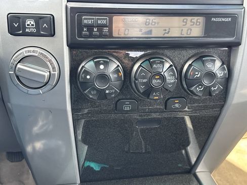 Used 2004 Toyota 4Runner Limited AWD/4WD image 21