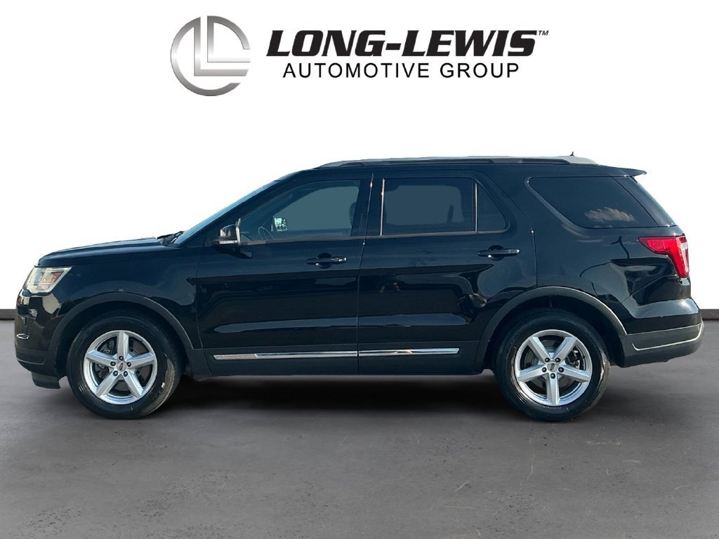 Used 2018 Ford Explorer XLT w/ Equipment Group 202A FWD image 2