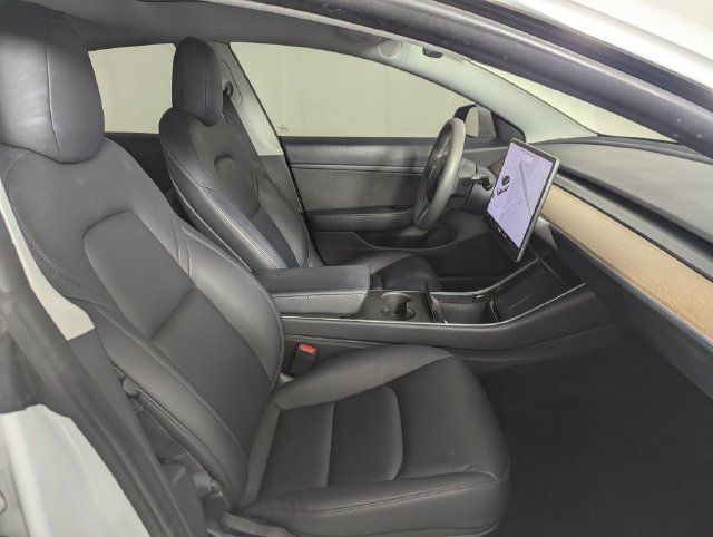 Used 2020 Tesla Model 3 Standard Range Plus RWD image 18