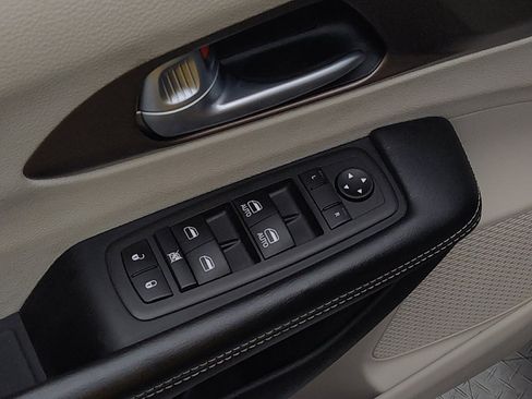 Used 2024 Chrysler Voyager LX FWD image 27