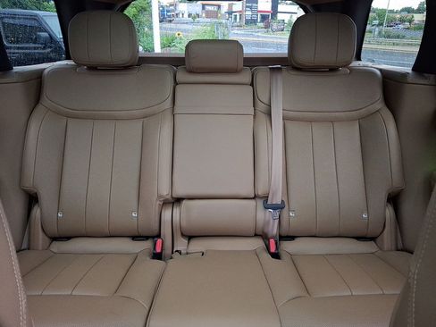 Certified 2025 Land Rover Range Rover SE AWD/4WD image 13