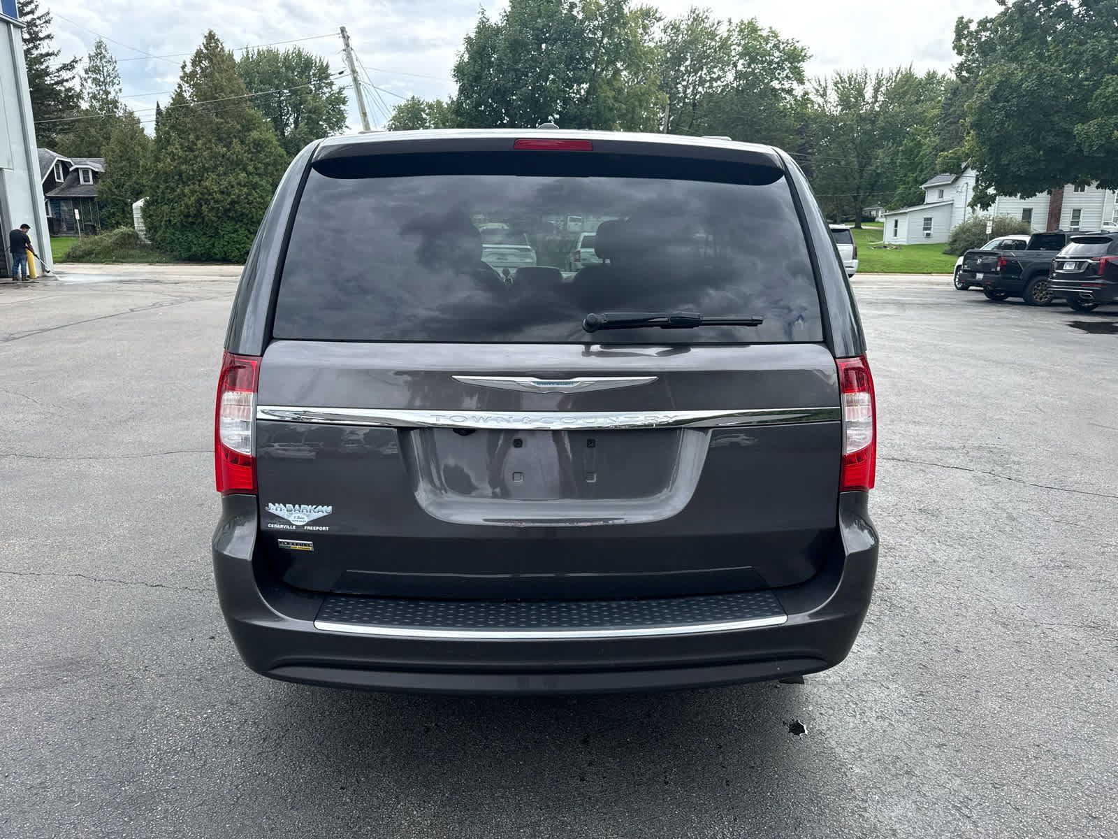Used 2016 Chrysler Town & Country Touring FWD image 4